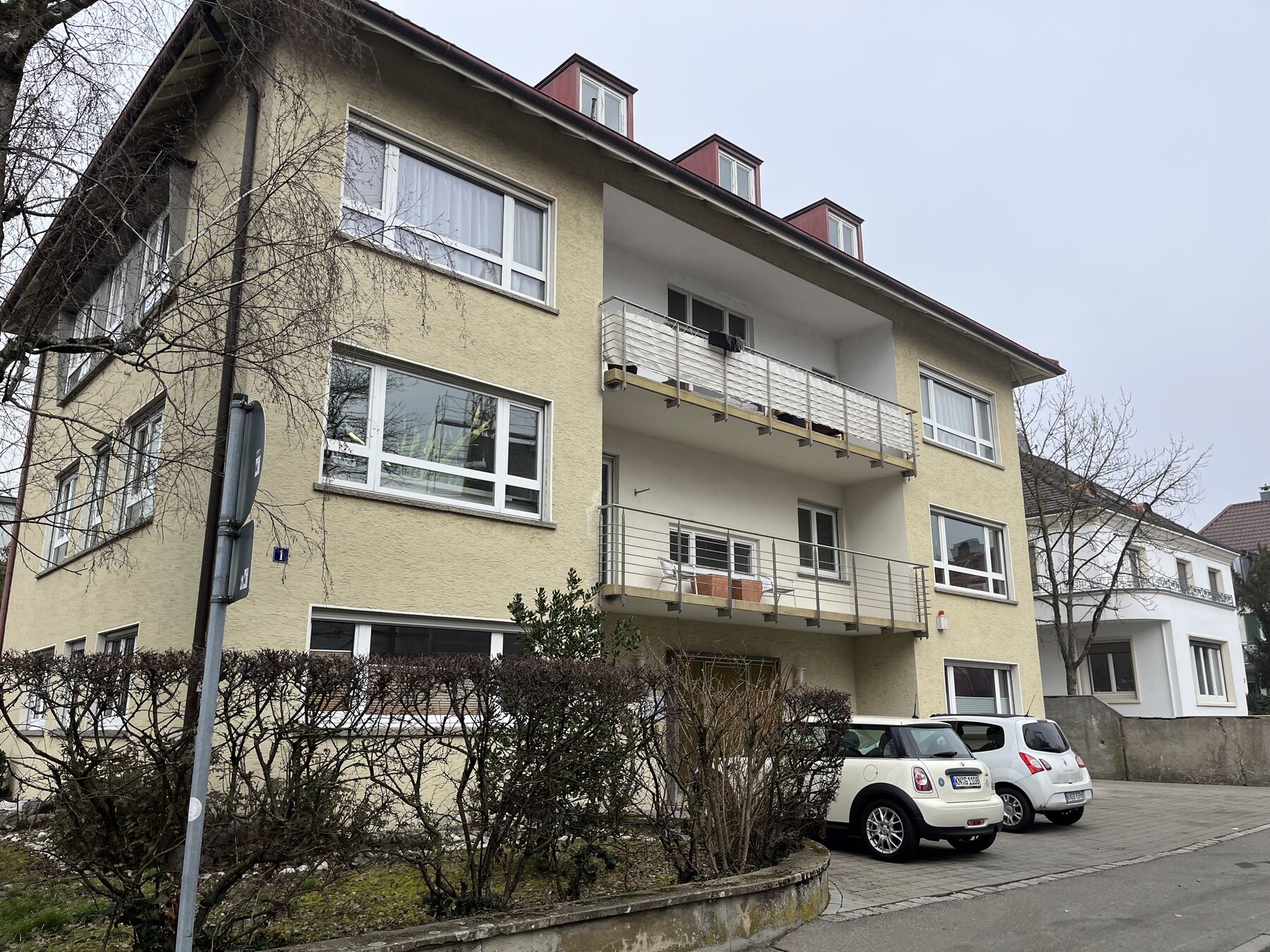 Vermietetes Mehrfamilienhaus mit Balkonen