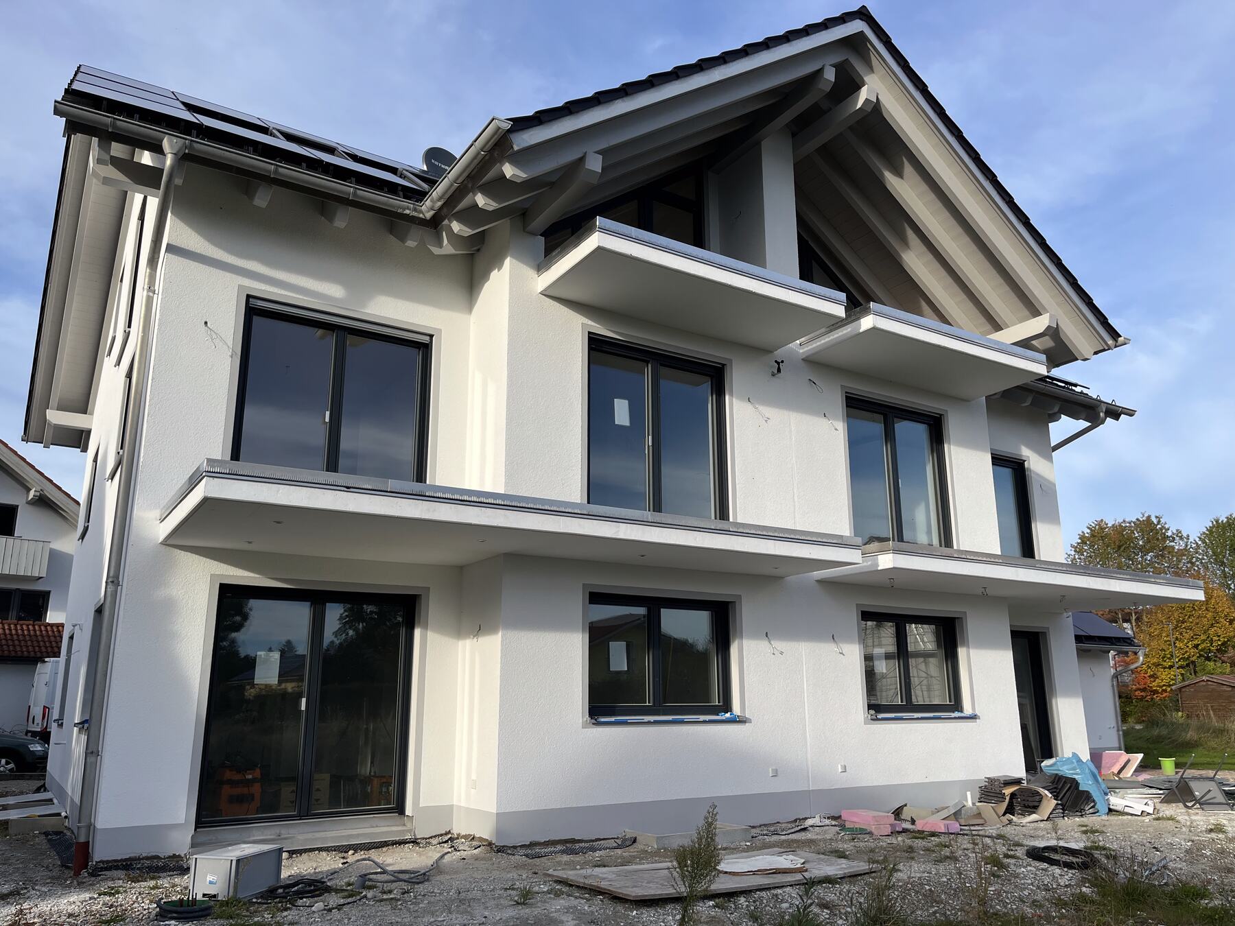 Dasselbe Wohnhaus nach Abschluss der Sanierung